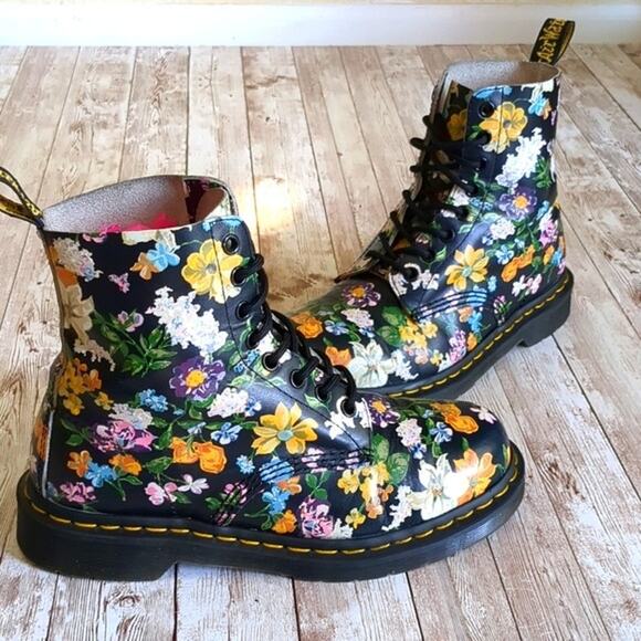 NEW Dr Martens Pascal Floral 8 Eye Black Boots Women’s 7 Rare Print Flower Lace - Picture 3 of 14